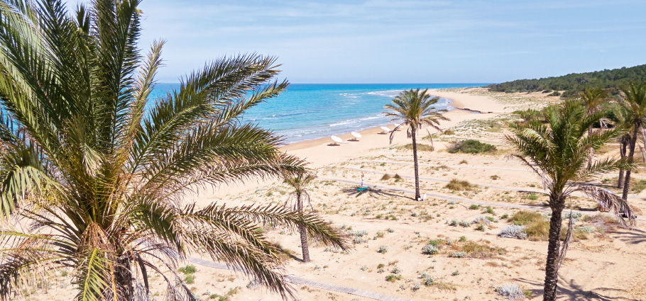 01-sandy-beach-views-grecotel-mandola-rosa